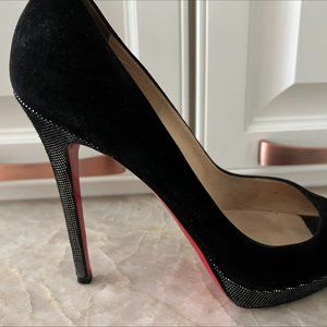 Chistian Louboutin peep toe pumps -- Sexy!!